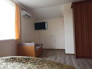 Мини-отель Mini-hotel "Domik v Gagre" Гагра Двухместный номер Делюкс с 1 кроватью и дополнительной кроватью-5
