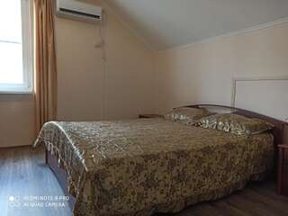 Мини-отель Mini-hotel "Domik v Gagre" Гагра Двухместный номер Делюкс с 1 кроватью и дополнительной кроватью-2